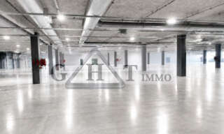 Commerce  4329 m² à louer à Saint-Denis (93210)