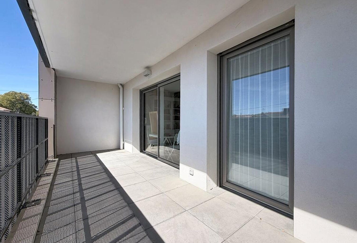 1 KM DU VIEUX PORT APPARTEMENT 33 M² DANS RESIDENCE RECENTE — photo 1