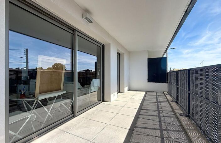 1 KM DU VIEUX PORT APPARTEMENT 33 M² DANS RESIDENCE RECENTE — photo 4