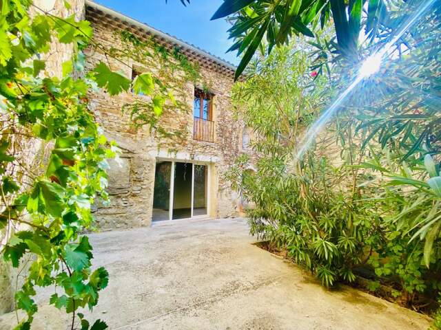 Rare à la vente : Maison de ville restaurée avec extérieur - Très bien située au calme en centre-ville de Carpentras — photo du bien