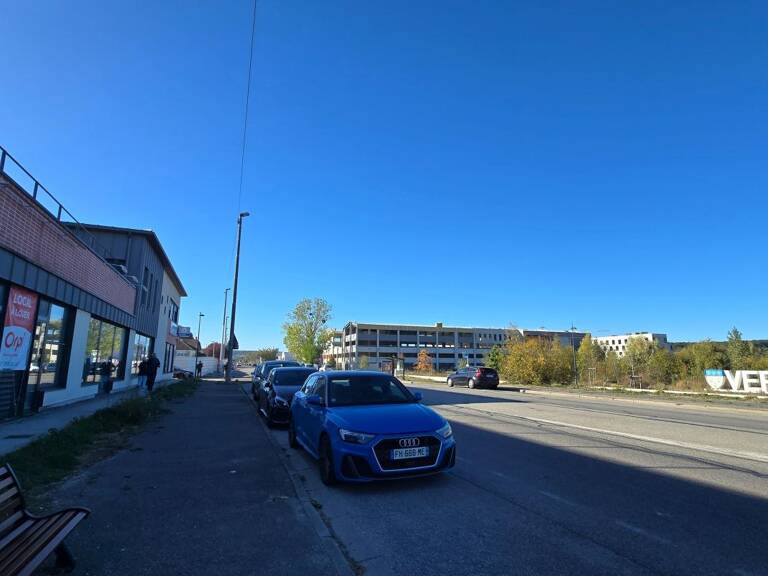Local commercial / professionnel de 105 m² – Emplacement n°1 à Vernon (Avenue de Rouen) — photo 1