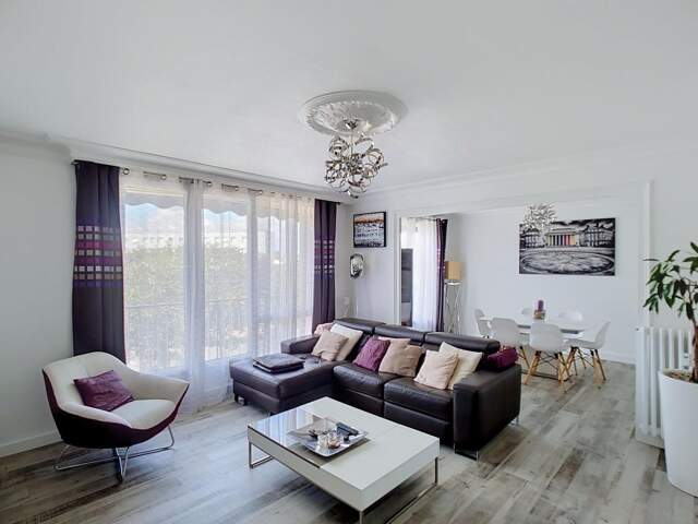 Appartement T5 de 105 m² avec balcon, parking et tramway– Rezé Pont-Rousseau — photo du bien
