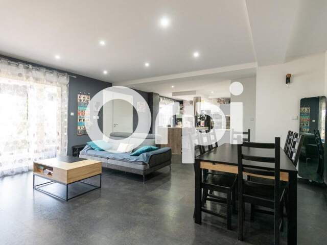 Appartement À Vendre — photo du bien