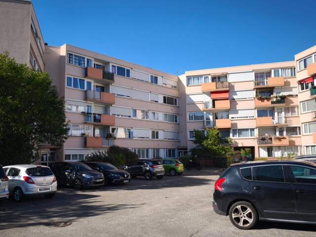 Appartement À Vendre — photo du bien