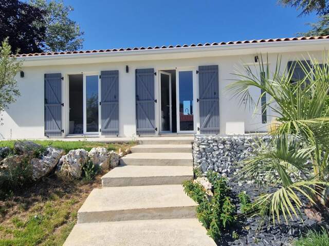 Maison rénovée avec goût à Nieul-sur-Mer – Terrain arboré de plus de 650 m² — photo du bien