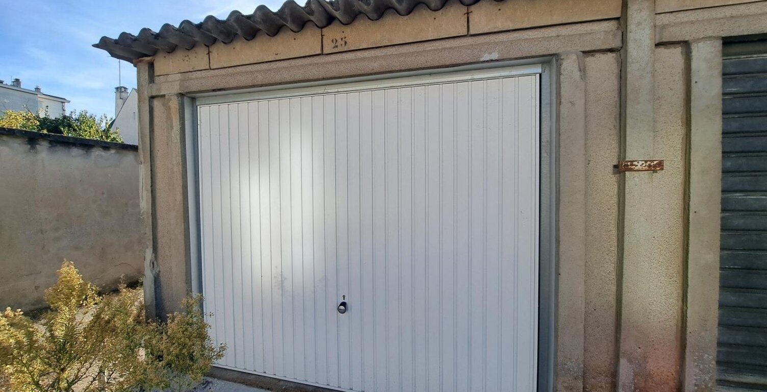 ORLÉANS – GARAGE À LOUER — photo 1