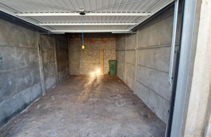ORLÉANS – GARAGE À LOUER — photo 2