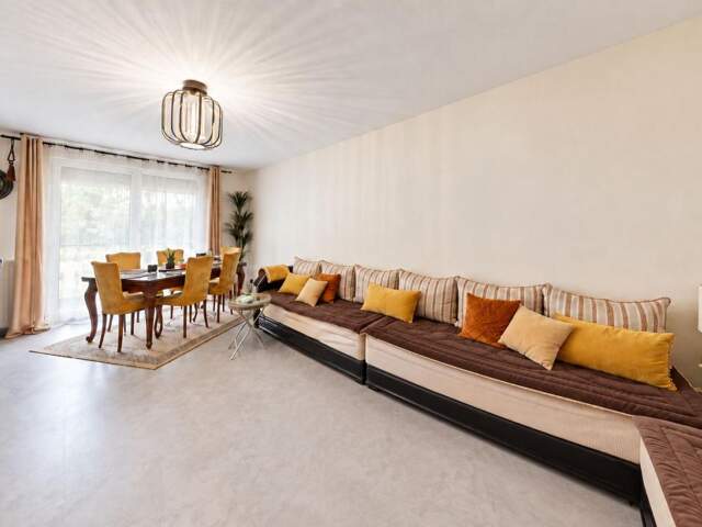 Appartement À Vendre T4 loué de 89 m² avec balcon, parking et cave — photo du bien