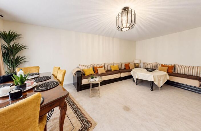 Appartement À Vendre T4 loué de 89 m² avec balcon, parking et cave — photo 2