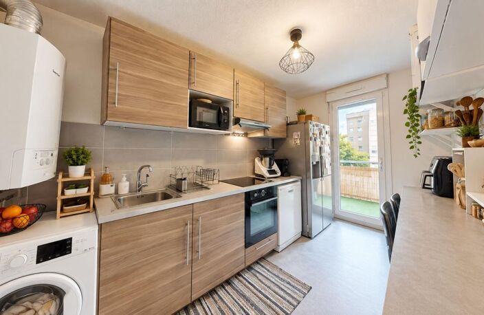 Appartement À Vendre T4 loué de 89 m² avec balcon, parking et cave — photo 3