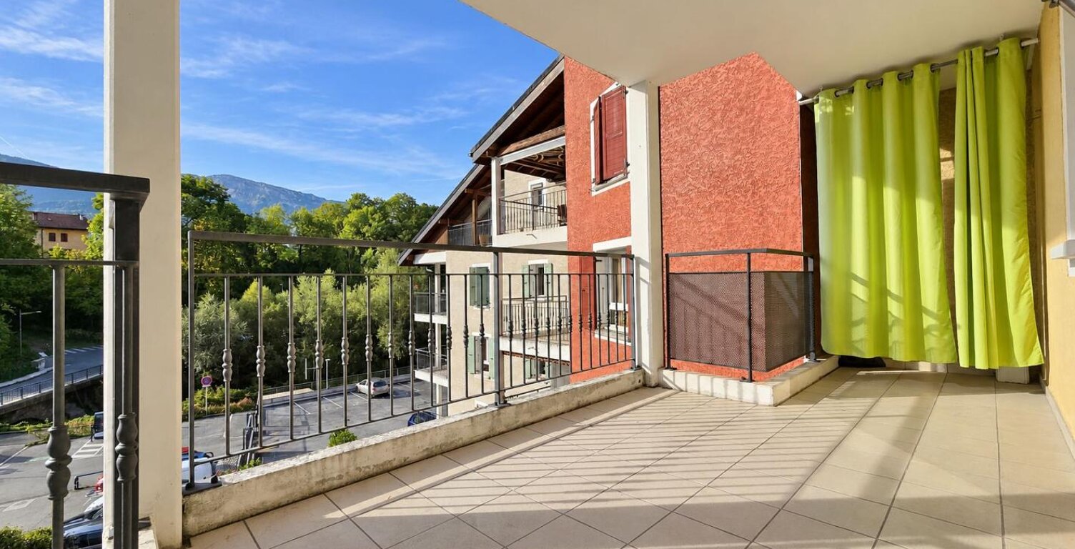 T2 de 58 m² avec terrasse, jardin, balcon, garage et cave – Centre-ville de La Roche-sur-Foron — photo 1