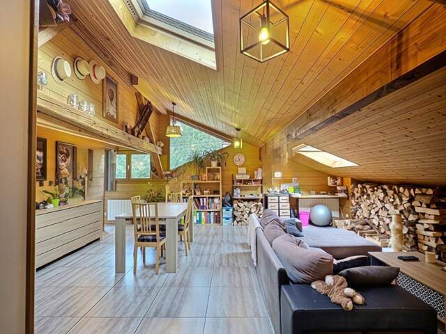 MAGLAND APPARTEMENT T4 DUPLEX 70 M2 CARREZ , 110M2 Superficie Totale240 000 euros — photo du bien