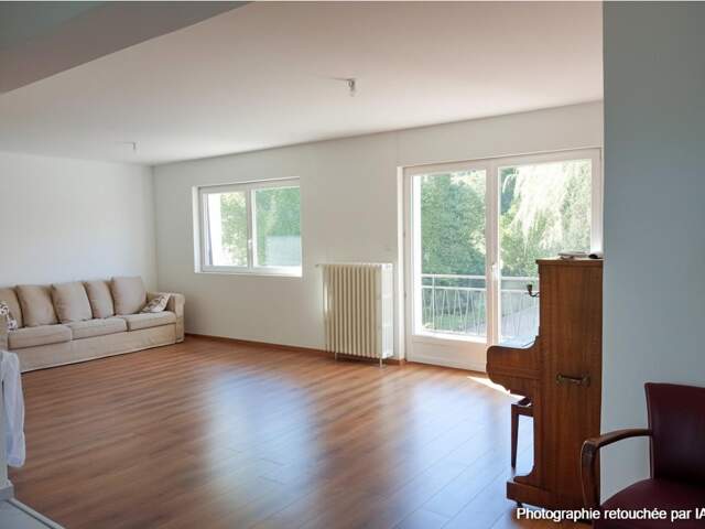 Essert espace , lumière  et 1000 m2 de terrain paysagé — photo du bien
