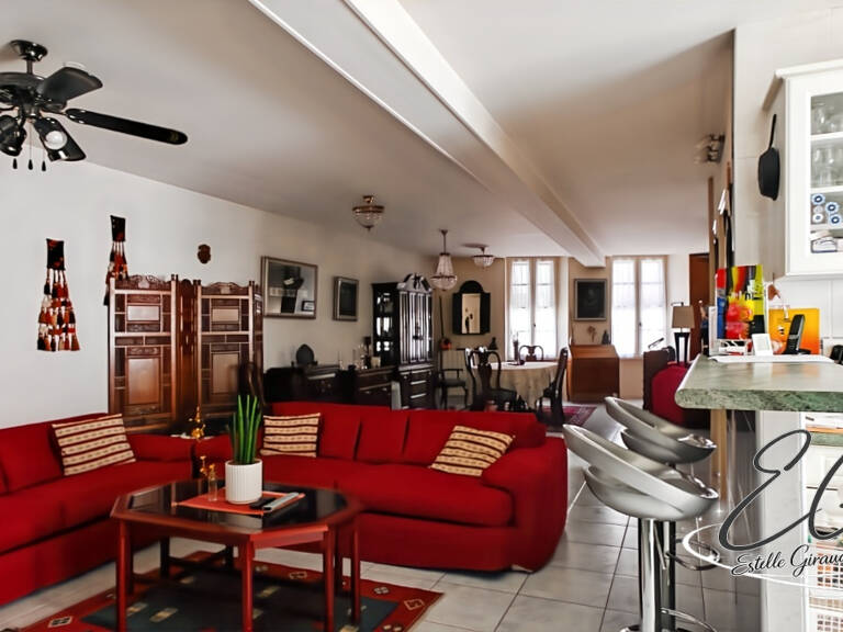 Maison de caractère spacieuse, avec terrasse  et garage — photo 1