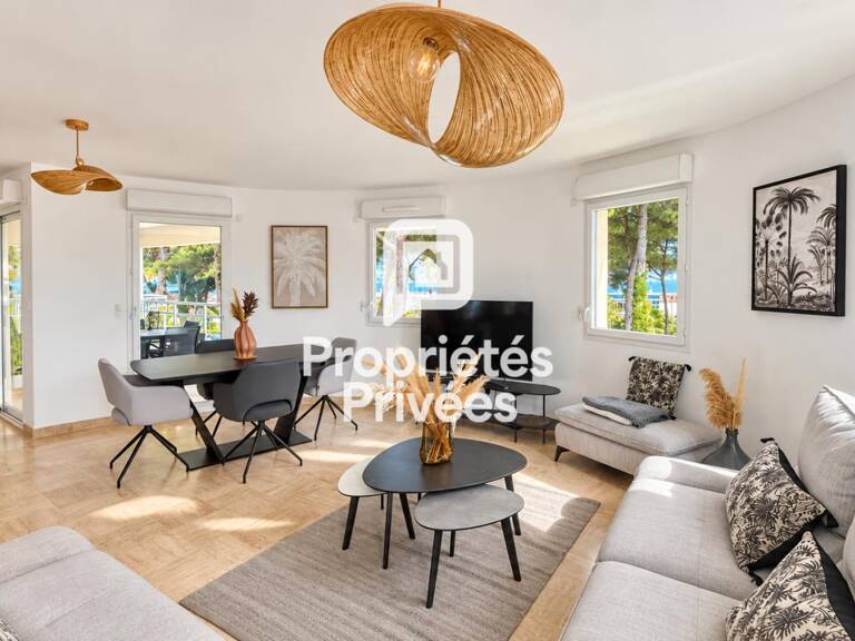 Hyères Port - T4 de 91 m2 avec terrasse, vue mer, piscine et garage — photo 1