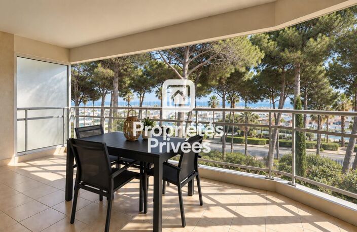 Hyères Port - T4 de 91 m2 avec terrasse, vue mer, piscine et garage — photo 3