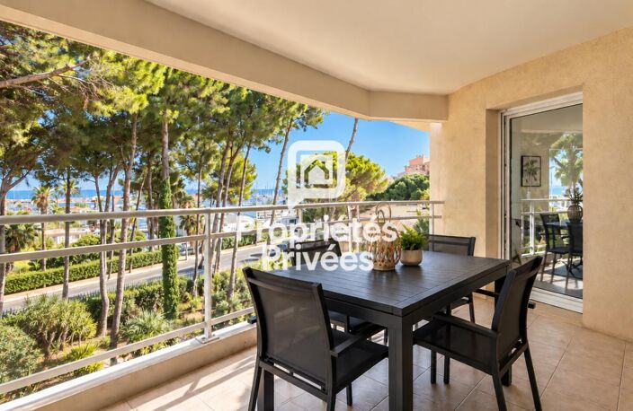 Hyères Port - T4 de 91 m2 avec terrasse, vue mer, piscine et garage — photo 4