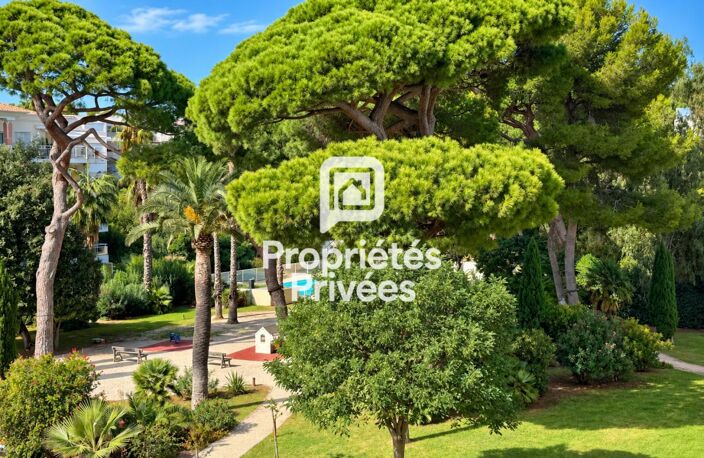 Hyères Port - T4 de 91 m2 avec terrasse, vue mer, piscine et garage — photo 5