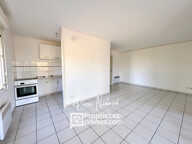 LIBOURNE - SECTEUR GARDEROSE - T2 BIS AVEC BALCON ET PARKING — photo 2