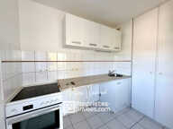 LIBOURNE - SECTEUR GARDEROSE - T2 BIS AVEC BALCON ET PARKING — photo 3