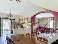 ARLES MAS de 9 pièces  de 202 m²   avec dépendance , garage — photo 2