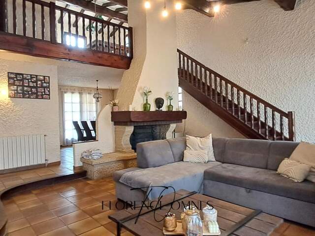 TREBES - Maison familiale - 5 chambres -196 m² avec piscine, grand garage et terrain arboré — photo du bien