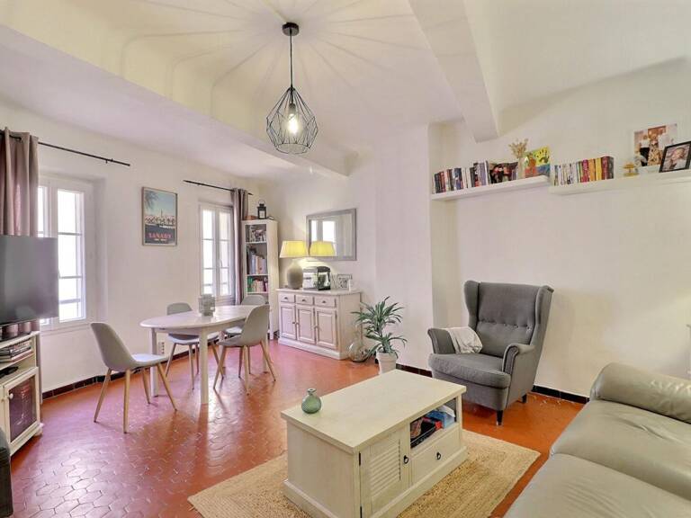 CENTRE VILLE SANARY SUR MER - APPARTEMENT DE TYPE 3 - — photo 1
