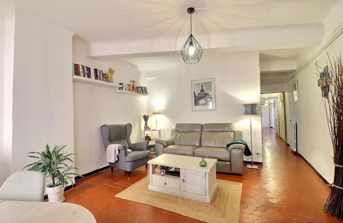 CENTRE VILLE SANARY SUR MER - APPARTEMENT DE TYPE 3 - — photo 3