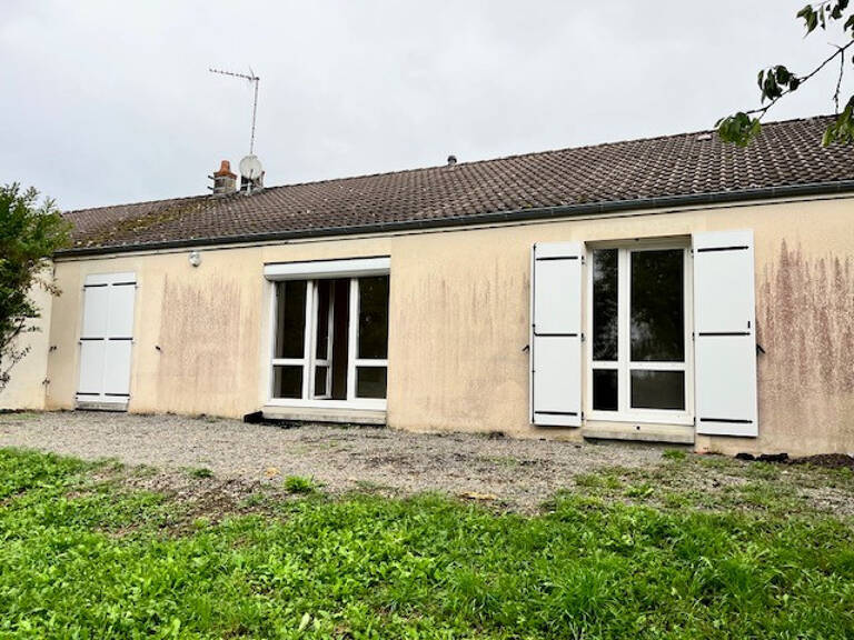 Leasing Maison 4  pièces 86 m² Thevet-Saint-Julien — photo 1