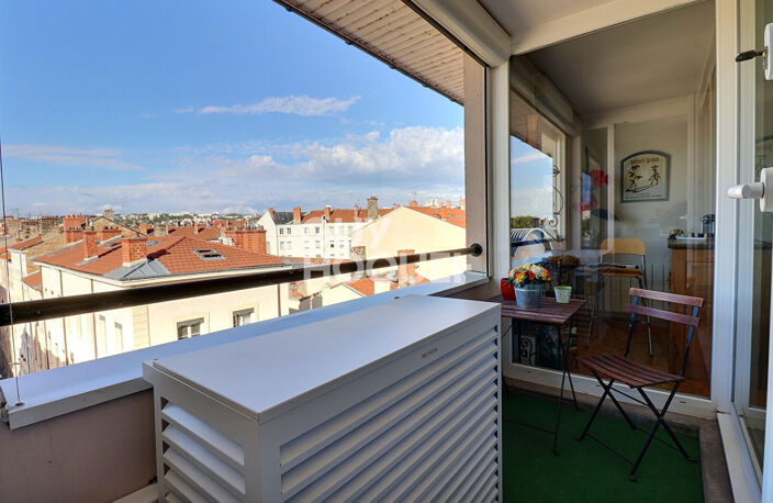 T5 en duplex comme une maison sur les toits - Saxe Gambetta — photo 3