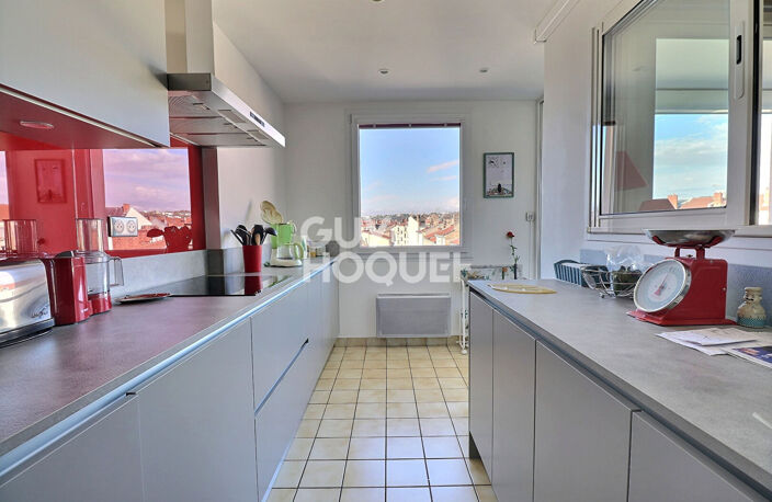 T5 en duplex comme une maison sur les toits - Saxe Gambetta — photo 4