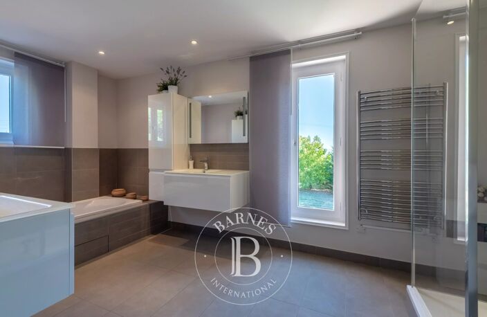Charly - Maison de 292 m² environ -Terrain de plus de 11 000 m² - 6 chambres — photo 4