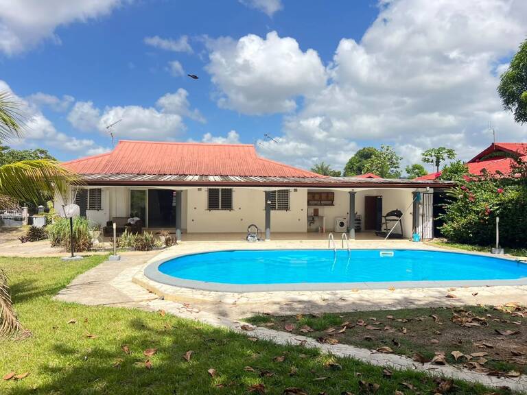 VILLA T5 AVEC PISCINE PROCHE DE TOUTES LES COMMODITÉS — photo 1