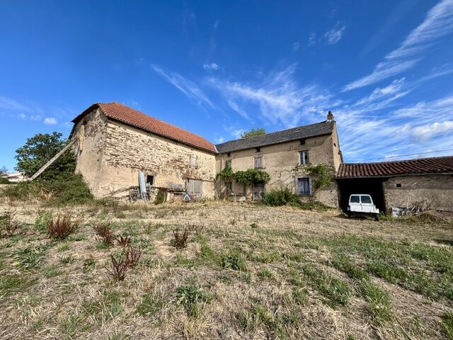 Corps de ferme à rénover sur 3800 M2 de terrain avec belle vue sur la campagne
