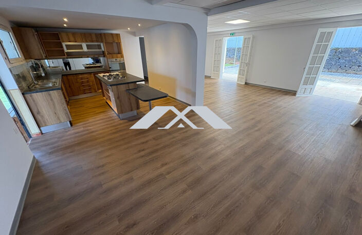 LOCAL PROFESSIONNEL / COMMERCIAL  HYPER-CENTRE DE SAINT-JOSEP — photo 2
