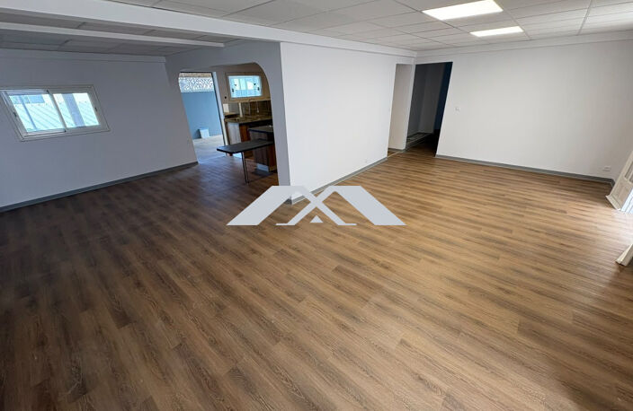 LOCAL PROFESSIONNEL / COMMERCIAL  HYPER-CENTRE DE SAINT-JOSEP — photo 5