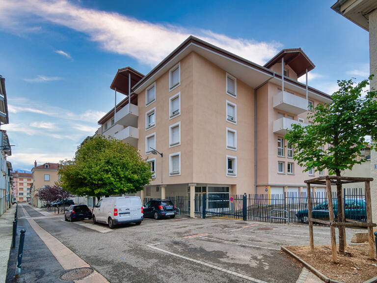 T4 AVEC TERRASSE ET GARAGE  - VOIRON CENTRE AU CALME — photo 1