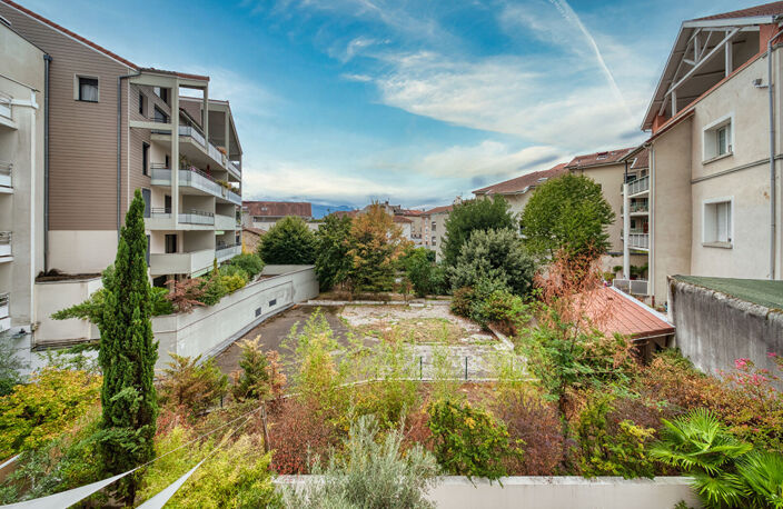 T4 AVEC TERRASSE ET GARAGE  - VOIRON CENTRE AU CALME — photo 5