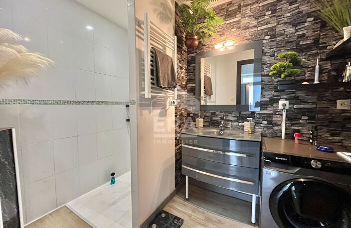 Lestelle-Bétharram : Maison plain-pied de 80 m² avec jardin et garage — photo 5