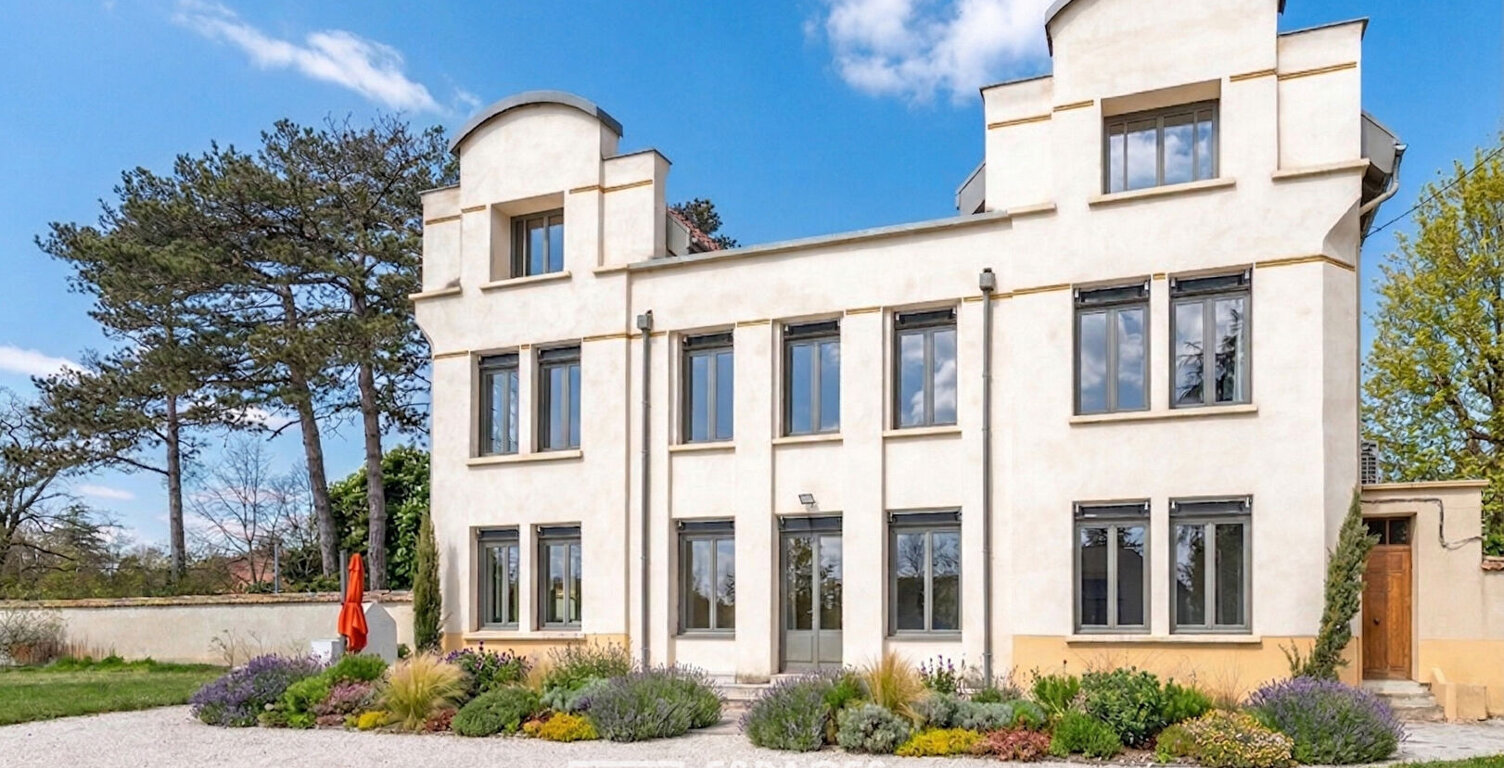 Maison bourgeoise rénovée en fond d'impasse - Tassin bourg — photo 1