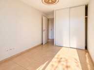 DRAGUIGNAN  T3 LUMINEUX AVEC TERRASSE, PISCINE & PARKING COUVERT — photo 3