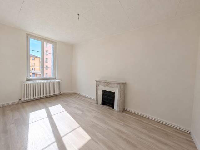 Appartement partiellement rénové — photo du bien