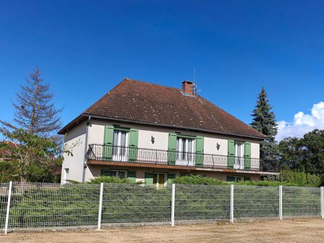 Maison bien équipée de 200 m2 sur deux niveaux avec terrain de 1872 m2 — photo du bien