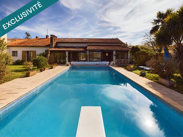 PROPRIÉTÉ CHARENTAISE / GÎTE, PISCINE / 4 233 M² DE TERRAIN — photo du bien