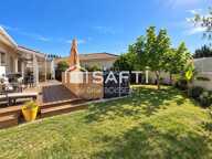 Maison familiale de plain-pied  130 m²  4 chambres  Terrain 705 m²  Garage indépendant — photo 2