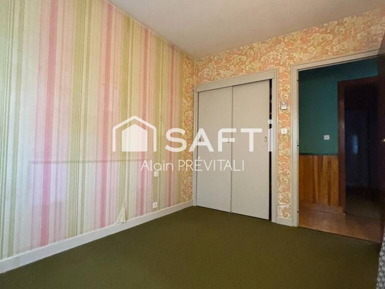 Maison idéalement située disposant d'un grand terrain plat et clôturé — photo 1
