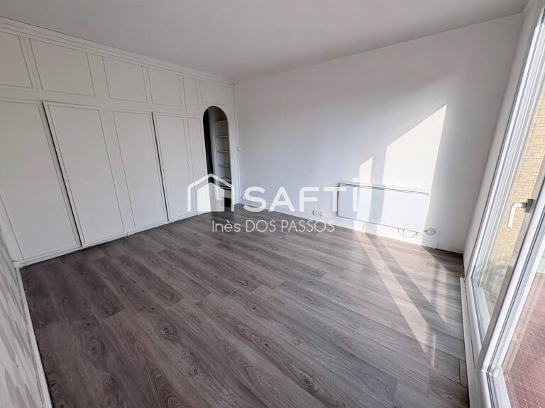 IMMEUBLE AVEC LOCAUX COMMERCIAUX — photo 1