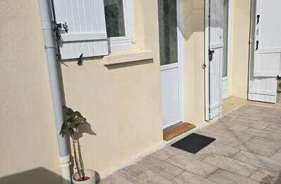 Joli appartement au rez de chaussée avec 22,5 m2 de terrasse privatif, une place de parking sécurisée, deux belles chambres, une salle d'eau et un W C — photo du bien