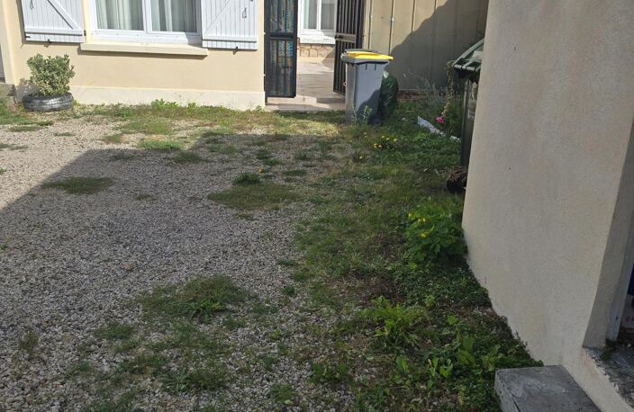 Joli appartement au rez de chaussée avec 22,5 m2 de terrasse privatif, une place de parking sécurisée, deux belles chambres, une salle d'eau et un W C — photo 2
