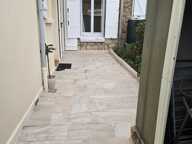 Joli appartement au rez de chaussée avec 22,5 m2 de terrasse privatif, une place de parking sécurisée, deux belles chambres, une salle d'eau et un W C — photo 3